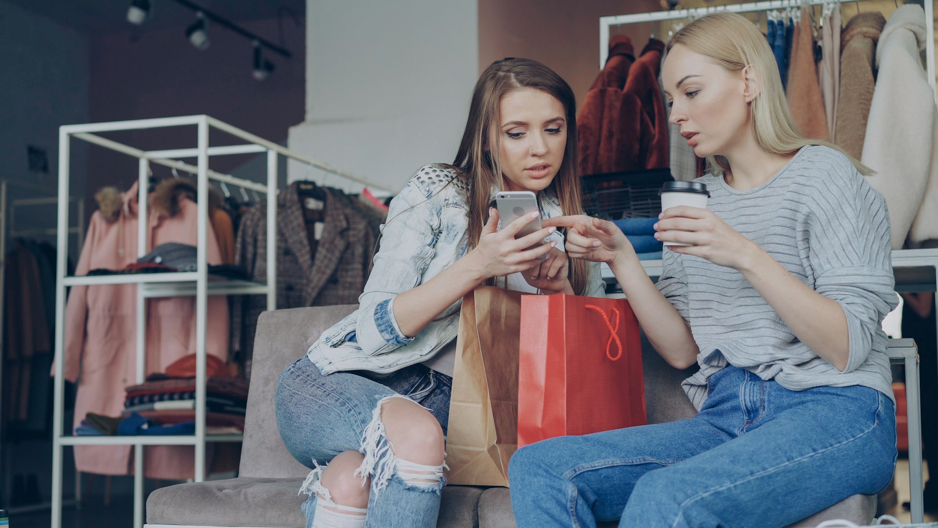 Augmented Reality Shopping: Transforming Digital Commerce for 2025 and Beyond