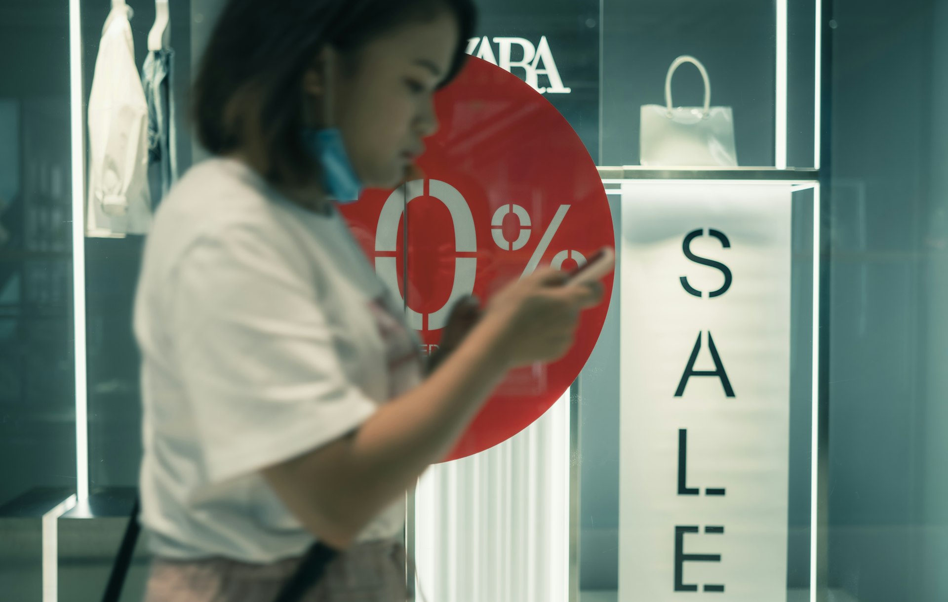 AI's Transformative Role in Personalized Shopping: The Future of Retail Experience